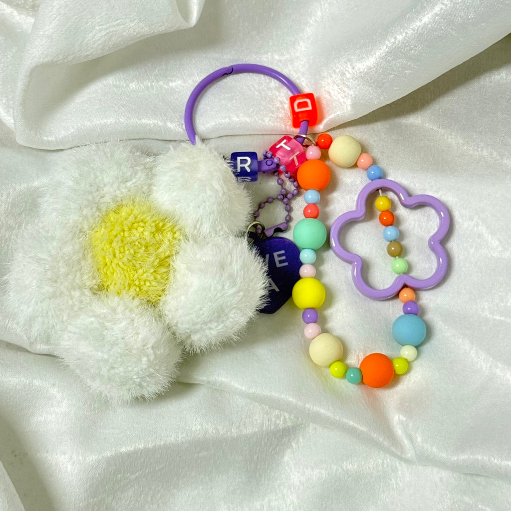 44. DIY Special Design White-flower Pendant Keychain Gift - For Bags - For Dolls - For Car Accessories (No Doll)