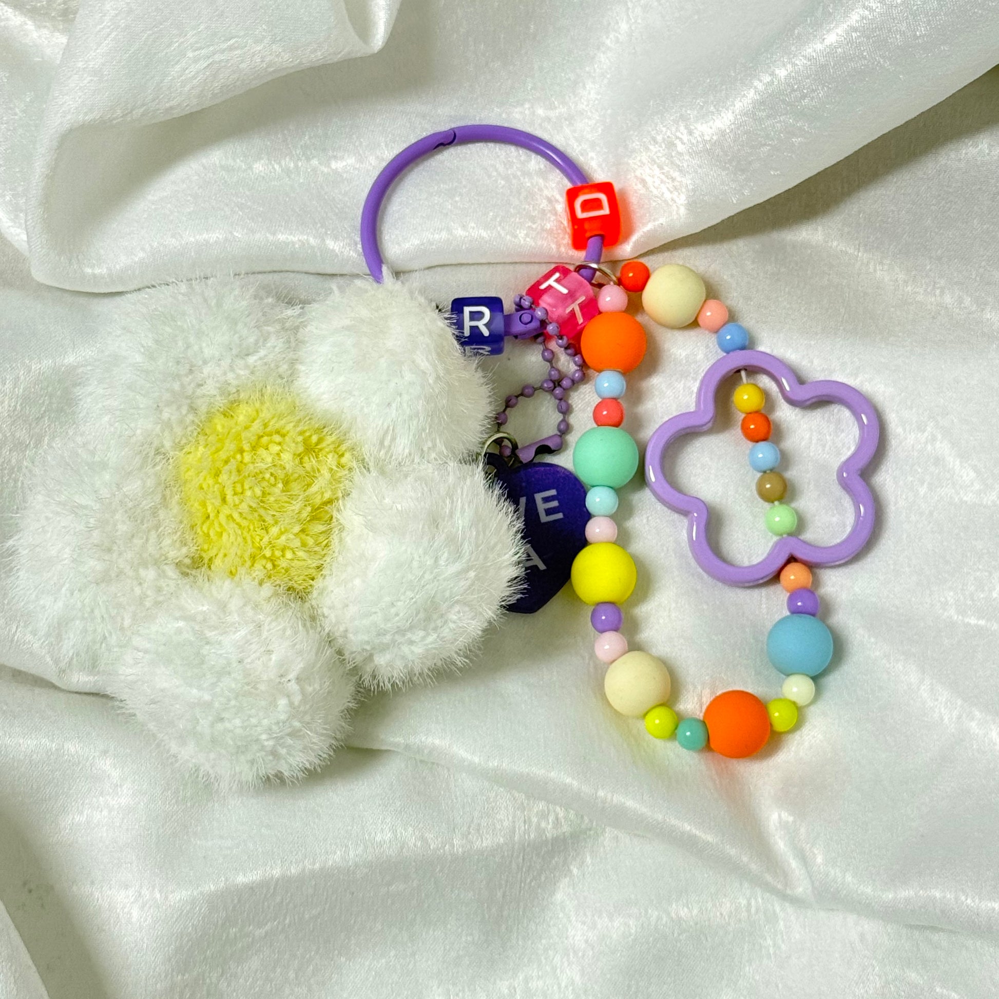 44. DIY Special Design White-flower Pendant Keychain Gift - For Bags - For Dolls - For Car Accessories (No Doll)